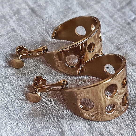 Napier Vintage Signed Comfort Clip Gold Tone Hoop Swiss Cheese Cut Out Earrings - Picture 12 of 14